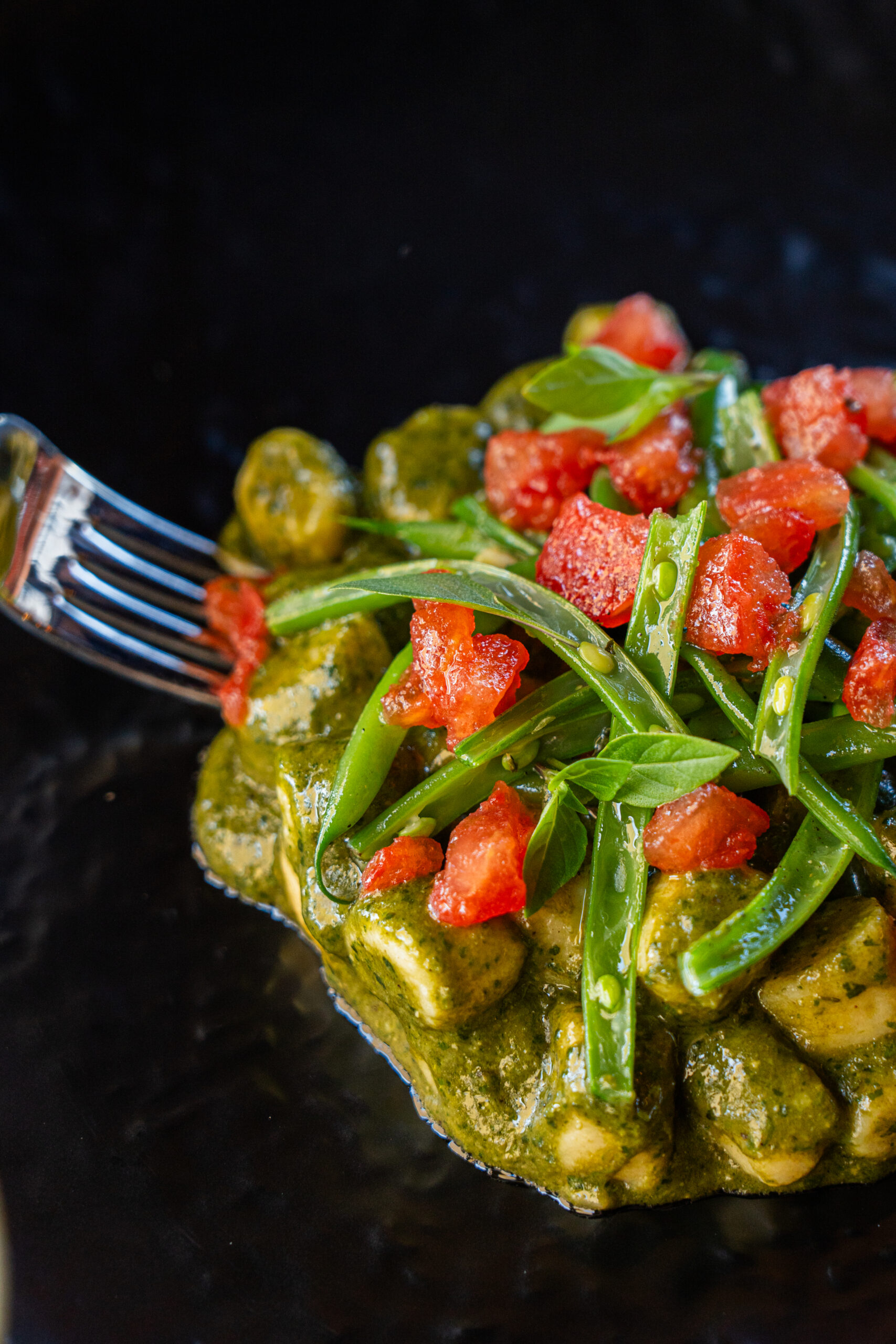 Gnocchi con pesto di basilico